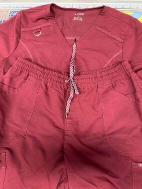 Jaanuu Women's 2-Piece Large Scrub Set in Wine, V-Neck Top and Cargo Pants